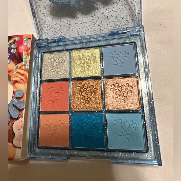 BH Cosmetics X Iggy Azalea Totally 2000's 9 Color Shadow Palette in Blue Fur - Picture 2 of 7